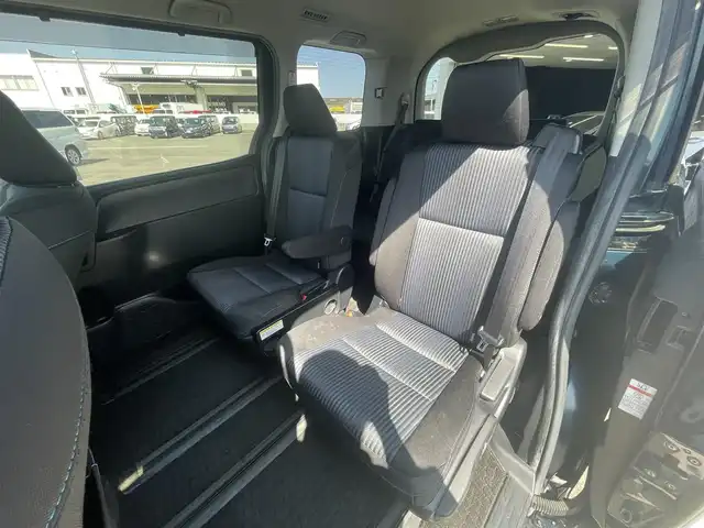 トヨタ ヴォクシー ZS 熊本県 2014(平26)年 10.5万km ブラッキッシュアゲハガラスフレーク (株)IDOMが運営する【じしゃロン熊本店】の自社ローン専用車両になります。こちらは現金またはオートローンご利用時の価格です。自社ローンご希望の方は別途その旨お申付け下さい/純正ナビ　/フリップダウンモニター　/両側パワースライドドア　/アイドリングストップ　/ビルトインＥＴＣ　/ワイパーデアイサー　/ステアリングリモコン　/Ｗ＋サイドエアバッグ　/カーテンエアバッグ　/プッシュスタート