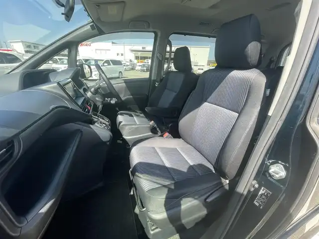 トヨタ ヴォクシー ZS 熊本県 2014(平26)年 10.5万km ブラッキッシュアゲハガラスフレーク (株)IDOMが運営する【じしゃロン熊本店】の自社ローン専用車両になります。こちらは現金またはオートローンご利用時の価格です。自社ローンご希望の方は別途その旨お申付け下さい/純正ナビ　/フリップダウンモニター　/両側パワースライドドア　/アイドリングストップ　/ビルトインＥＴＣ　/ワイパーデアイサー　/ステアリングリモコン　/Ｗ＋サイドエアバッグ　/カーテンエアバッグ　/プッシュスタート