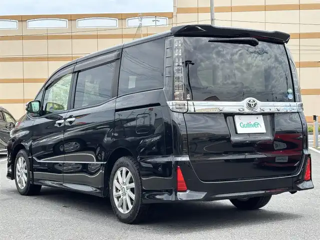 トヨタ ヴォクシー ZS 煌 宮城県 2016(平28)年 5.1万km ブラック 登録時走行距離５０１１２ｋｍ/両側パワースライドドア/プリクラッシュセーフティ/レーンキープアシスト/バックカメラ/純正ＥＴＣ/アイドリングストップ/オートライト/オートマチックハイビーム/純正ナビ/・フルセグ/・Bluetooth/・CD/DVD/・ＡＭ/FM　/社外１６inアルミホイール/ＬＥＤヘッドライト/フォグランプ/ウインカーミラー