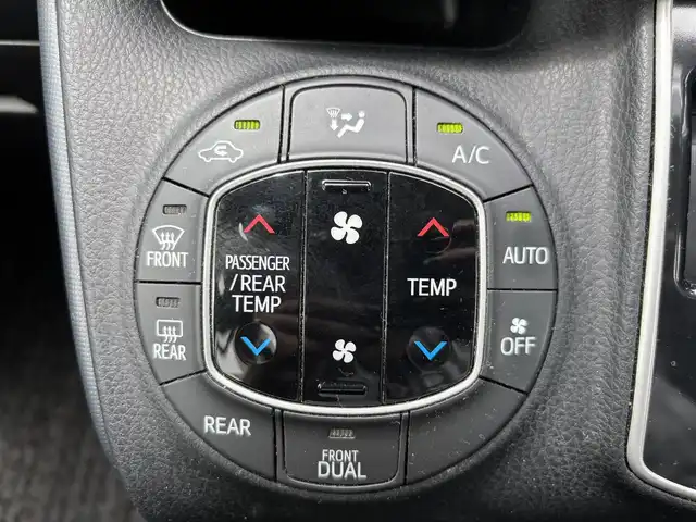 トヨタ ヴォクシー ZS 煌 宮城県 2016(平28)年 5.1万km ブラック 登録時走行距離５０１１２ｋｍ/両側パワースライドドア/プリクラッシュセーフティ/レーンキープアシスト/バックカメラ/純正ＥＴＣ/アイドリングストップ/オートライト/オートマチックハイビーム/純正ナビ/・フルセグ/・Bluetooth/・CD/DVD/・ＡＭ/FM　/社外１６inアルミホイール/ＬＥＤヘッドライト/フォグランプ/ウインカーミラー
