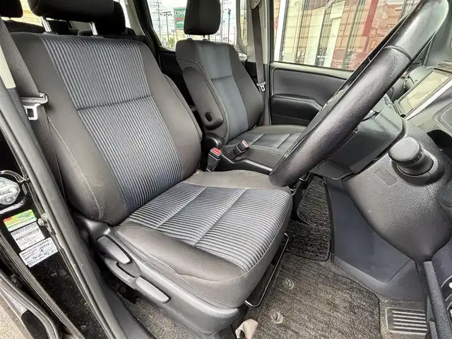トヨタ ヴォクシー ZS 煌 宮城県 2016(平28)年 5.1万km ブラック 登録時走行距離５０１１２ｋｍ/両側パワースライドドア/プリクラッシュセーフティ/レーンキープアシスト/バックカメラ/純正ＥＴＣ/アイドリングストップ/オートライト/オートマチックハイビーム/純正ナビ/・フルセグ/・Bluetooth/・CD/DVD/・ＡＭ/FM　/社外１６inアルミホイール/ＬＥＤヘッドライト/フォグランプ/ウインカーミラー