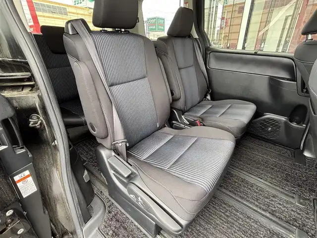 トヨタ ヴォクシー ZS 煌 宮城県 2016(平28)年 5.1万km ブラック 登録時走行距離５０１１２ｋｍ/両側パワースライドドア/プリクラッシュセーフティ/レーンキープアシスト/バックカメラ/純正ＥＴＣ/アイドリングストップ/オートライト/オートマチックハイビーム/純正ナビ/・フルセグ/・Bluetooth/・CD/DVD/・ＡＭ/FM　/社外１６inアルミホイール/ＬＥＤヘッドライト/フォグランプ/ウインカーミラー