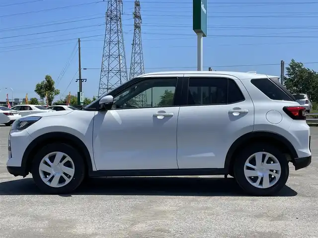 トヨタ ライズ X 道央・札幌 2024(令6)年 2.3万km シャイニングホワイトパール ４WD/寒冷地仕様/社外SDナビ/CD/DVD/BT/フルセグ/スマートキー/衝突被害軽減ブレーキ/横滑り防止装置/レーンキープアシスト/コーナーセンサー/バックカメラ/ETC/アイドリングストップ/ワイパーデアイサー/DRIVEMODE/前席シートヒーター/ステアリングリモコン/MTモード付AT/プッシュスタート/スマートキー/LEDヘッドライト/オートライト/オートハイビーム/ヘッドライトレベライザー/電動格納ミラー/ウィンカーミラー/フロアマット/レンタカー登録