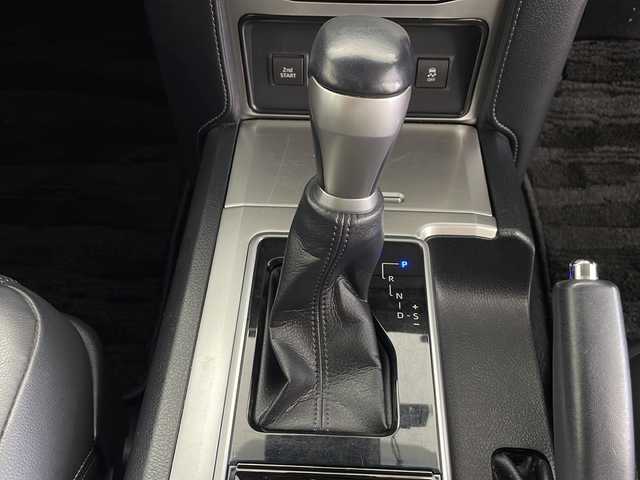 トヨタ ランドクルーザー プラド TX Lパッケージ 鹿児島県 2018(平30)年 4.3万km ホワイトパールクリスタルシャイン メーカーOPナビ/（AM/FM/フルセグ/Bluetooth）/パノラミックビューモニター/トヨタセーフティセンス/クリアランスソナー/プリクラッシュセーフティ/先行車発進通知/オートマチックハイビーム/レーンディパーチャーアラート/レーダークルーズコントロール/ブラインドスポットモニター/ETC/前後ドライブレコーダー/LEDヘッドライト/オートライト/フォグランプ/レザーシート/パワーシート（D席＋N席）/シートヒーター（D席＋N席）/シートベンチレーション（D席＋N席）/革巻きステアリング/ステアリングスイッチ/フロアマット/プッシュスタート/スマートキー/スペアキー