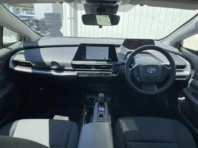 トヨタ プリウス U 富山県 2023(令5)年 6.3万km アティチュードブラックマイカ プリクラッシュセーフティ／/ロードサインアシスト／/レーントレーシングアシスト／/レーンディパーチャーアラート／/プロアクティブドライブアシスト／/レーダークルーズコントロール／/発信遅れ告知機能/オートマチックハイビーム/バックガイドモニター/パーキングサポートブレーキ/LEDヘッドランプ/LEDオートライト/8インチディスプレイオーディオ/フルセグTV/Bluetooth/ビルトインETC２．０