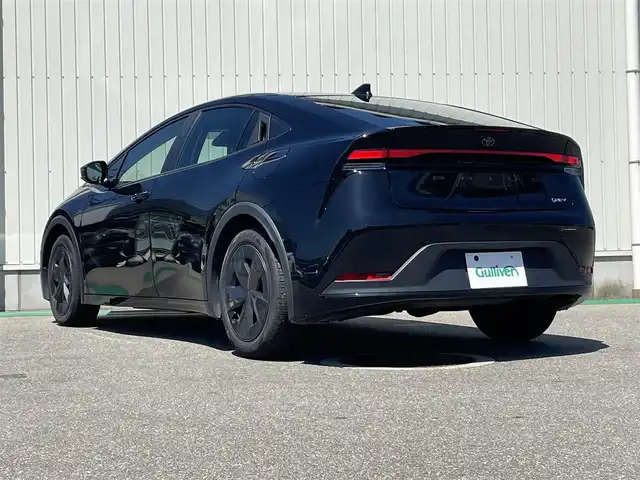 トヨタ プリウス U 富山県 2023(令5)年 6.3万km アティチュードブラックマイカ プリクラッシュセーフティ／/ロードサインアシスト／/レーントレーシングアシスト／/レーンディパーチャーアラート／/プロアクティブドライブアシスト／/レーダークルーズコントロール／/発信遅れ告知機能/オートマチックハイビーム/バックガイドモニター/パーキングサポートブレーキ/LEDヘッドランプ/LEDオートライト/8インチディスプレイオーディオ/フルセグTV/Bluetooth/ビルトインETC２．０