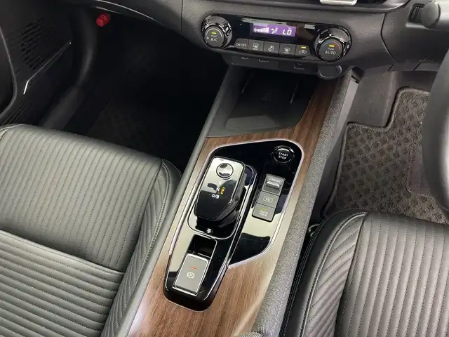 日産 オーラ G レザーエディション 鹿児島県 2022(令4)年 1.8万km バーガンディー 純正ナビ/（BT/フルセグ/HDMI）/プロパイロット/BOSEプレミアムサウンド/アラウンドビューモニター/エマージェンシーブレーキ/デジタルインナーミラー/ワイヤレス充電/オートライト/オートマチックハイビーム/レザーシート/純正フロアマット/スマートキー/プッシュスタート/純正AW17インチ