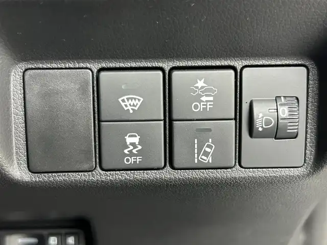 ホンダ シャトル ハイブリッド ホンダセンシング 道央・札幌 2019(令1)年 3.7万km ルナシルバーM ・4WD/・ホンダセンシング/・衝突被害軽減ブレーキ/・レーンキープアシスト/・レーダークルーズコントロール/・先行車発進お知らせ/・標識認識システム/・純正ナビ/・バックカメラ/・Bluetooth/・ビルトインETC/・フロントワイパーデアイサー/・横滑り防止装置/・プッシュスタート/・スマートキー/・電格ミラー/・オートエアコン/・オートライト