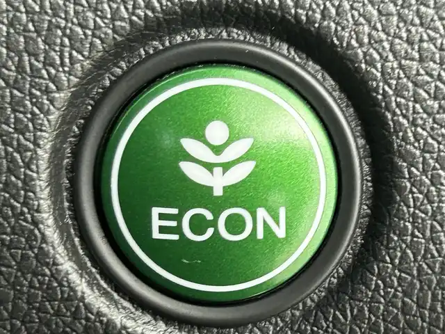 ホンダ シャトル ハイブリッド ホンダセンシング 道央・札幌 2019(令1)年 3.7万km ルナシルバーM ・4WD/・ホンダセンシング/・衝突被害軽減ブレーキ/・レーンキープアシスト/・レーダークルーズコントロール/・先行車発進お知らせ/・標識認識システム/・純正ナビ/・バックカメラ/・Bluetooth/・ビルトインETC/・フロントワイパーデアイサー/・横滑り防止装置/・プッシュスタート/・スマートキー/・電格ミラー/・オートエアコン/・オートライト