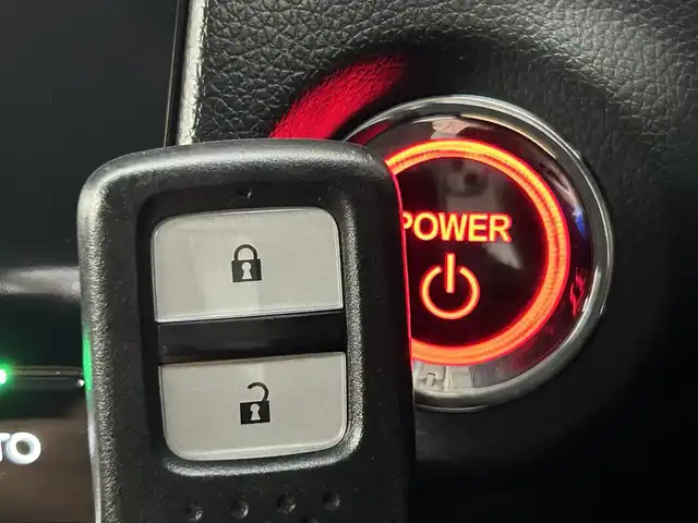 ホンダ シャトル ハイブリッド ホンダセンシング 道央・札幌 2019(令1)年 3.7万km ルナシルバーM ・4WD/・ホンダセンシング/・衝突被害軽減ブレーキ/・レーンキープアシスト/・レーダークルーズコントロール/・先行車発進お知らせ/・標識認識システム/・純正ナビ/・バックカメラ/・Bluetooth/・ビルトインETC/・フロントワイパーデアイサー/・横滑り防止装置/・プッシュスタート/・スマートキー/・電格ミラー/・オートエアコン/・オートライト