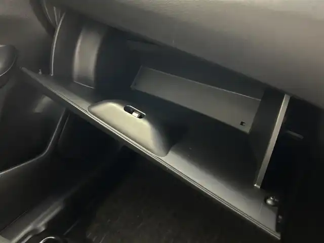 ホンダ シャトル ハイブリッド ホンダセンシング 道央・札幌 2019(令1)年 3.7万km ルナシルバーM ・4WD/・ホンダセンシング/・衝突被害軽減ブレーキ/・レーンキープアシスト/・レーダークルーズコントロール/・先行車発進お知らせ/・標識認識システム/・純正ナビ/・バックカメラ/・Bluetooth/・ビルトインETC/・フロントワイパーデアイサー/・横滑り防止装置/・プッシュスタート/・スマートキー/・電格ミラー/・オートエアコン/・オートライト