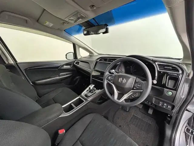 ホンダ シャトル ハイブリッド ホンダセンシング 道央・札幌 2019(令1)年 3.7万km ルナシルバーM ・4WD/・ホンダセンシング/・衝突被害軽減ブレーキ/・レーンキープアシスト/・レーダークルーズコントロール/・先行車発進お知らせ/・標識認識システム/・純正ナビ/・バックカメラ/・Bluetooth/・ビルトインETC/・フロントワイパーデアイサー/・横滑り防止装置/・プッシュスタート/・スマートキー/・電格ミラー/・オートエアコン/・オートライト