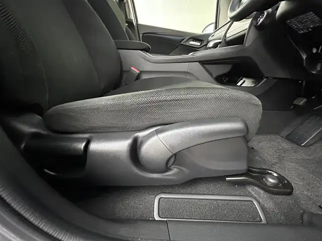 ホンダ シャトル ハイブリッド ホンダセンシング 道央・札幌 2019(令1)年 3.7万km ルナシルバーM ・4WD/・ホンダセンシング/・衝突被害軽減ブレーキ/・レーンキープアシスト/・レーダークルーズコントロール/・先行車発進お知らせ/・標識認識システム/・純正ナビ/・バックカメラ/・Bluetooth/・ビルトインETC/・フロントワイパーデアイサー/・横滑り防止装置/・プッシュスタート/・スマートキー/・電格ミラー/・オートエアコン/・オートライト