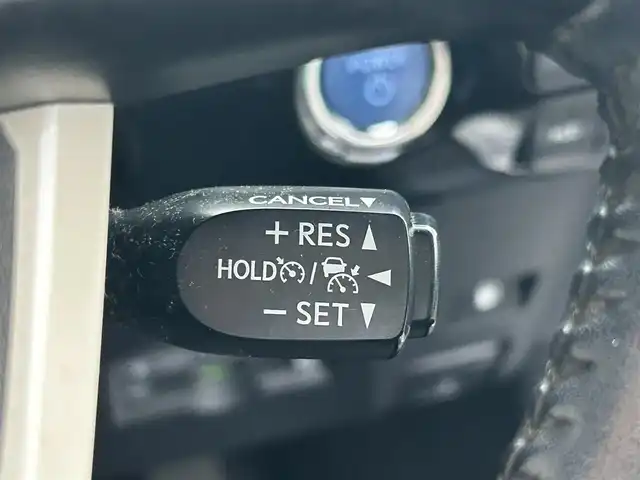 トヨタ プリウス Sセーフティプラス 愛知県 2017(平29)年 6.3万km スティールブロンドM HUD/サイドバイザー/パーキングアシスト/純正フロアマット/SD純正ナビ/FM/AM/DISC/フルセグTV/SD/BT/バックモニター/ETC/トヨタセーフティセンス/クルコン/衝突被害軽減ブレーキ/レーンキープアシスト/LEDヘッドライト/オートライト/プッシュスタート/保証書/取扱説明書/スマートキー/スペアキー