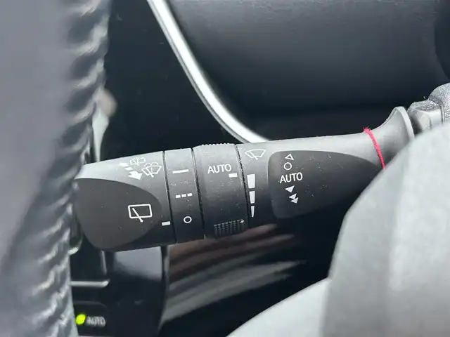 トヨタ プリウス Sセーフティプラス 愛知県 2017(平29)年 6.3万km スティールブロンドM HUD/サイドバイザー/パーキングアシスト/純正フロアマット/SD純正ナビ/FM/AM/DISC/フルセグTV/SD/BT/バックモニター/ETC/トヨタセーフティセンス/クルコン/衝突被害軽減ブレーキ/レーンキープアシスト/LEDヘッドライト/オートライト/プッシュスタート/保証書/取扱説明書/スマートキー/スペアキー
