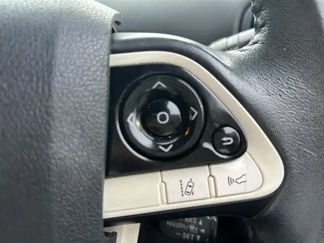 トヨタ プリウス Sセーフティプラス 愛知県 2017(平29)年 6.3万km スティールブロンドM HUD/サイドバイザー/パーキングアシスト/純正フロアマット/SD純正ナビ/FM/AM/DISC/フルセグTV/SD/BT/バックモニター/ETC/トヨタセーフティセンス/クルコン/衝突被害軽減ブレーキ/レーンキープアシスト/LEDヘッドライト/オートライト/プッシュスタート/保証書/取扱説明書/スマートキー/スペアキー