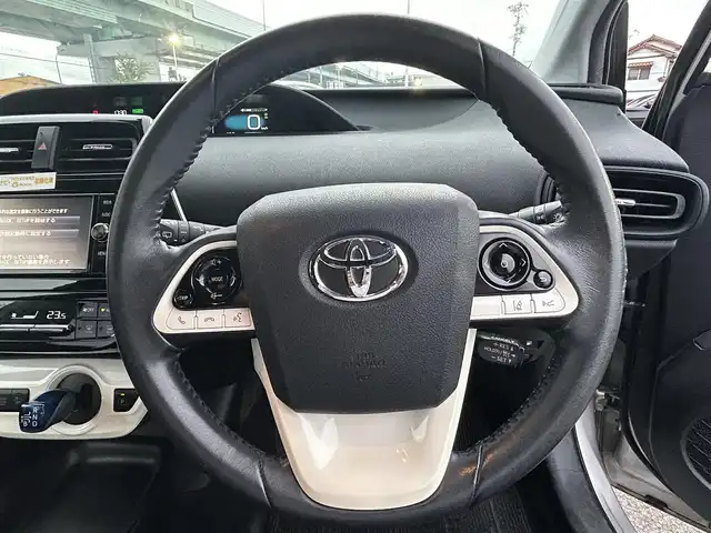 トヨタ プリウス Sセーフティプラス 愛知県 2017(平29)年 6.3万km スティールブロンドM HUD/サイドバイザー/パーキングアシスト/純正フロアマット/SD純正ナビ/FM/AM/DISC/フルセグTV/SD/BT/バックモニター/ETC/トヨタセーフティセンス/クルコン/衝突被害軽減ブレーキ/レーンキープアシスト/LEDヘッドライト/オートライト/プッシュスタート/保証書/取扱説明書/スマートキー/スペアキー