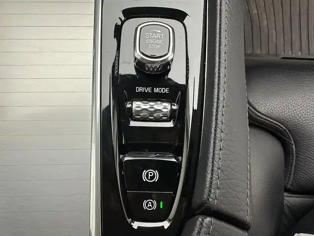 ボルボ ＸＣ９０ T5 AWD モーメンタム 兵庫県 2018(平30)年 7.4万km オニキスブラックP 純正HDDナビ/フルセグ CD USB BT/Apple Car Play Android Auto/全方位カメラ/レーダークルーズコントロール/衝突軽減ブレーキ/BSM/LKA/クロストラフィックアラート/コーナーセンサー/パワーバックドア/ETC/レザーシート/パワーシート/シートヒーター/ステアリングヒーター/LEDヘッドライト/LEDフォグライト/オートライト/オートハイビーム/スマートキー/スペアキー