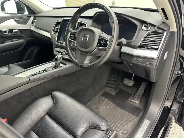 ボルボ ＸＣ９０ T5 AWD モーメンタム 兵庫県 2018(平30)年 7.4万km オニキスブラックP 純正HDDナビ/フルセグ CD USB BT/Apple Car Play Android Auto/全方位カメラ/レーダークルーズコントロール/衝突軽減ブレーキ/BSM/LKA/クロストラフィックアラート/コーナーセンサー/パワーバックドア/ETC/レザーシート/パワーシート/シートヒーター/ステアリングヒーター/LEDヘッドライト/LEDフォグライト/オートライト/オートハイビーム/スマートキー/スペアキー