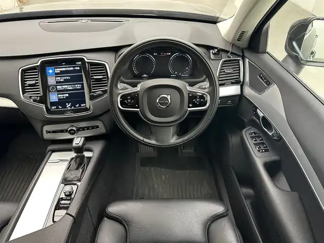 ボルボ ＸＣ９０ T5 AWD モーメンタム 兵庫県 2018(平30)年 7.4万km オニキスブラックP 純正HDDナビ/フルセグ CD USB BT/Apple Car Play Android Auto/全方位カメラ/レーダークルーズコントロール/衝突軽減ブレーキ/BSM/LKA/クロストラフィックアラート/コーナーセンサー/パワーバックドア/ETC/レザーシート/パワーシート/シートヒーター/ステアリングヒーター/LEDヘッドライト/LEDフォグライト/オートライト/オートハイビーム/スマートキー/スペアキー