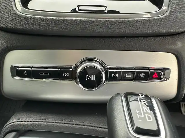 ボルボ ＸＣ９０ T5 AWD モーメンタム 兵庫県 2018(平30)年 7.4万km オニキスブラックP 純正HDDナビ/フルセグ CD USB BT/Apple Car Play Android Auto/全方位カメラ/レーダークルーズコントロール/衝突軽減ブレーキ/BSM/LKA/クロストラフィックアラート/コーナーセンサー/パワーバックドア/ETC/レザーシート/パワーシート/シートヒーター/ステアリングヒーター/LEDヘッドライト/LEDフォグライト/オートライト/オートハイビーム/スマートキー/スペアキー