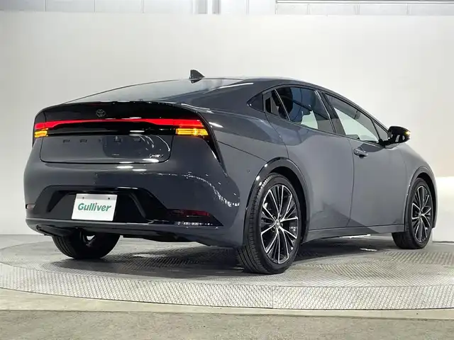 トヨタ プリウス Z 大阪府 2024(令6)年 1.3万km グレー トヨタチームメイト アドバンストパーク 黒革シート 純正12.3incナビTV 360カメラ デジタルインナーミラー パワーシート/ヒーター/エアコン ステアリングヒーター 電動リアゲート レーダーC 衝突軽減ブレーキ BSM