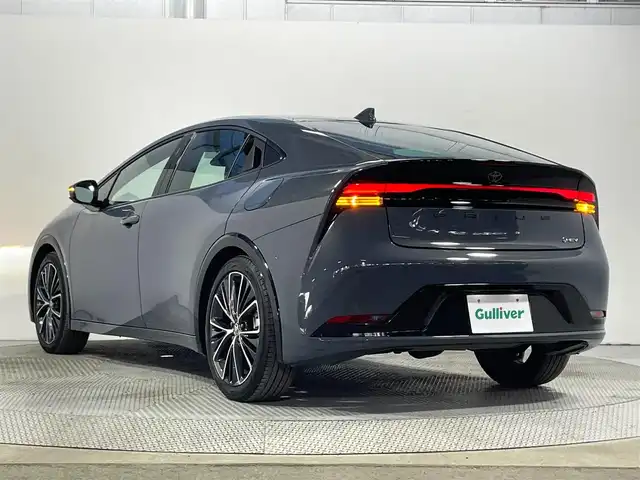 トヨタ プリウス Z 大阪府 2024(令6)年 1.3万km グレー トヨタチームメイト アドバンストパーク 黒革シート 純正12.3incナビTV 360カメラ デジタルインナーミラー パワーシート/ヒーター/エアコン ステアリングヒーター 電動リアゲート レーダーC 衝突軽減ブレーキ BSM
