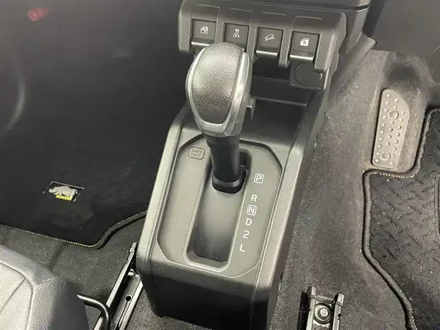 スズキ ジムニー シエラ JC 滋賀県 2019(令1)年 2.8万km ジャングルグリーン 純正8インチナビ/CD/DVD/USB/Bluetooth/フルセグテレビ/バックカメラ/セーフティセンス/クルーズコントロール/LEDヘッドライト/オートライト/フォグランプ/Ｄ/N席シートヒーター/ETC/プッシュスタート/スマートキー/純正フロアマット