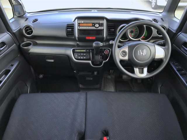 ホンダ Ｎ ＢＯＸ G SSパッケージ 鳥取県 2013(平25)年 10.8万km ヒダマリアイボリーパール ４・W・D/純正CDオーディオ/両側パワースライドドア/横滑り防止装置/プッシュエンジンスタート/アイドリングストップ/ウィンカーミラー/電動格納ミラー/ステアリングスイッチ/社外１４インチアルミ/オートエアコン/フロアマット/ドアバイザー