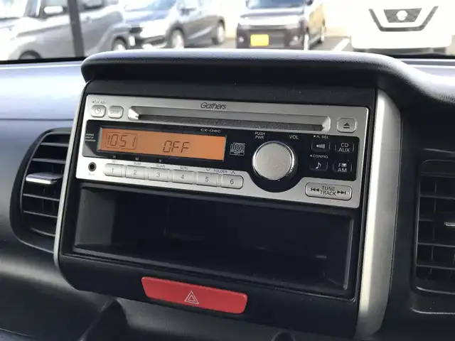 ホンダ Ｎ ＢＯＸ G SSパッケージ 鳥取県 2013(平25)年 10.8万km ヒダマリアイボリーパール ４・W・D/純正CDオーディオ/両側パワースライドドア/横滑り防止装置/プッシュエンジンスタート/アイドリングストップ/ウィンカーミラー/電動格納ミラー/ステアリングスイッチ/社外１４インチアルミ/オートエアコン/フロアマット/ドアバイザー