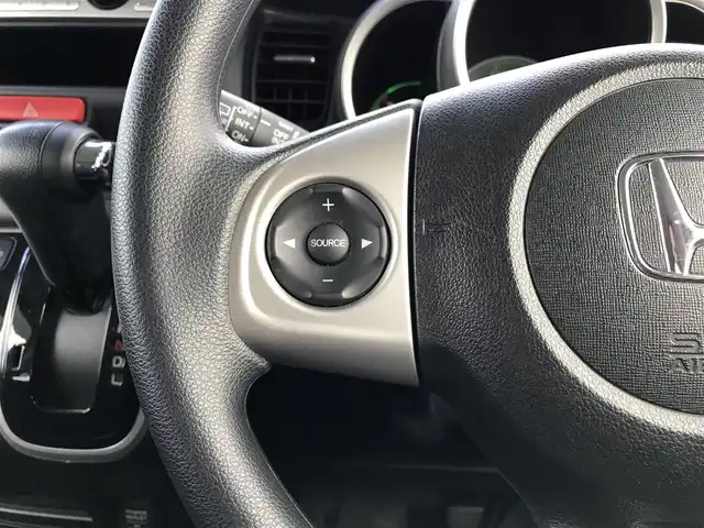 ホンダ Ｎ ＢＯＸ G SSパッケージ 鳥取県 2013(平25)年 10.8万km ヒダマリアイボリーパール ４・W・D/純正CDオーディオ/両側パワースライドドア/横滑り防止装置/プッシュエンジンスタート/アイドリングストップ/ウィンカーミラー/電動格納ミラー/ステアリングスイッチ/社外１４インチアルミ/オートエアコン/フロアマット/ドアバイザー