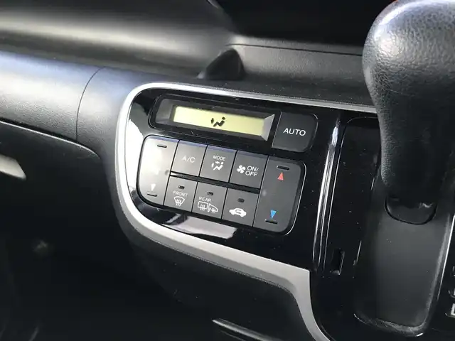 ホンダ Ｎ ＢＯＸ G SSパッケージ 鳥取県 2013(平25)年 10.8万km ヒダマリアイボリーパール ４・W・D/純正CDオーディオ/両側パワースライドドア/横滑り防止装置/プッシュエンジンスタート/アイドリングストップ/ウィンカーミラー/電動格納ミラー/ステアリングスイッチ/社外１４インチアルミ/オートエアコン/フロアマット/ドアバイザー