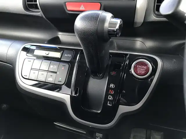 ホンダ Ｎ ＢＯＸ G SSパッケージ 鳥取県 2013(平25)年 10.8万km ヒダマリアイボリーパール ４・W・D/純正CDオーディオ/両側パワースライドドア/横滑り防止装置/プッシュエンジンスタート/アイドリングストップ/ウィンカーミラー/電動格納ミラー/ステアリングスイッチ/社外１４インチアルミ/オートエアコン/フロアマット/ドアバイザー