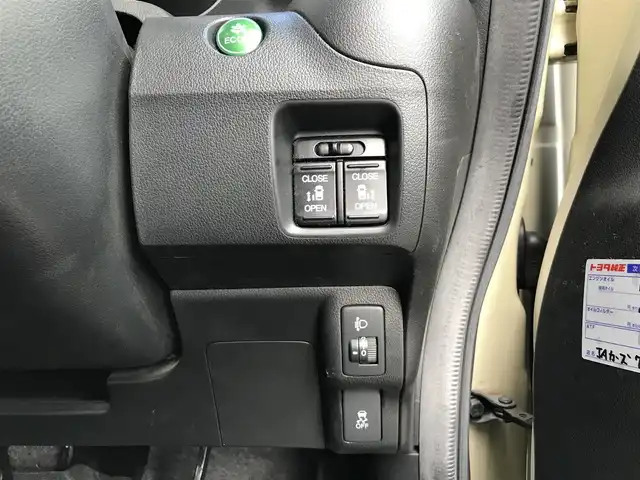 ホンダ Ｎ ＢＯＸ G SSパッケージ 鳥取県 2013(平25)年 10.8万km ヒダマリアイボリーパール ４・W・D/純正CDオーディオ/両側パワースライドドア/横滑り防止装置/プッシュエンジンスタート/アイドリングストップ/ウィンカーミラー/電動格納ミラー/ステアリングスイッチ/社外１４インチアルミ/オートエアコン/フロアマット/ドアバイザー