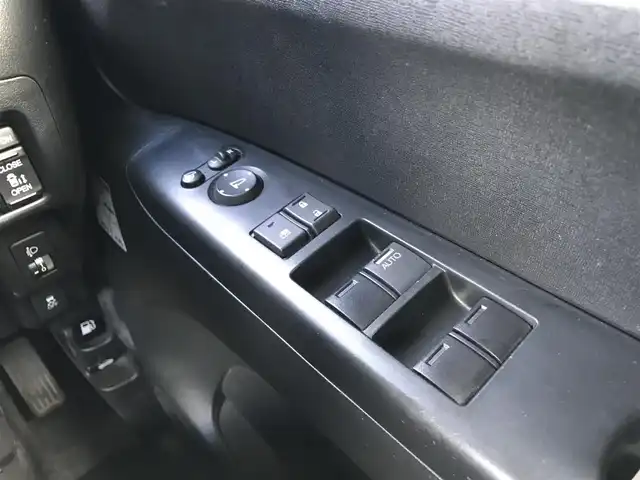 ホンダ Ｎ ＢＯＸ G SSパッケージ 鳥取県 2013(平25)年 10.8万km ヒダマリアイボリーパール ４・W・D/純正CDオーディオ/両側パワースライドドア/横滑り防止装置/プッシュエンジンスタート/アイドリングストップ/ウィンカーミラー/電動格納ミラー/ステアリングスイッチ/社外１４インチアルミ/オートエアコン/フロアマット/ドアバイザー