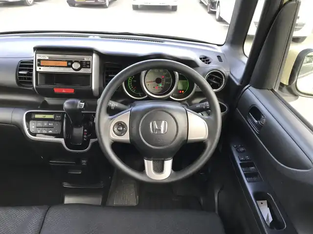 ホンダ Ｎ ＢＯＸ G SSパッケージ 鳥取県 2013(平25)年 10.8万km ヒダマリアイボリーパール ４・W・D/純正CDオーディオ/両側パワースライドドア/横滑り防止装置/プッシュエンジンスタート/アイドリングストップ/ウィンカーミラー/電動格納ミラー/ステアリングスイッチ/社外１４インチアルミ/オートエアコン/フロアマット/ドアバイザー