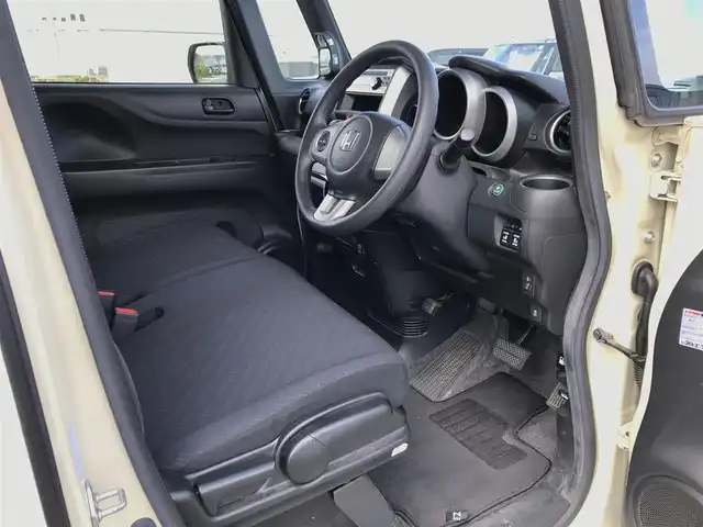 ホンダ Ｎ ＢＯＸ G SSパッケージ 鳥取県 2013(平25)年 10.8万km ヒダマリアイボリーパール ４・W・D/純正CDオーディオ/両側パワースライドドア/横滑り防止装置/プッシュエンジンスタート/アイドリングストップ/ウィンカーミラー/電動格納ミラー/ステアリングスイッチ/社外１４インチアルミ/オートエアコン/フロアマット/ドアバイザー