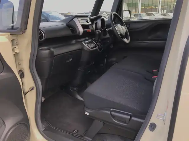 ホンダ Ｎ ＢＯＸ G SSパッケージ 鳥取県 2013(平25)年 10.8万km ヒダマリアイボリーパール ４・W・D/純正CDオーディオ/両側パワースライドドア/横滑り防止装置/プッシュエンジンスタート/アイドリングストップ/ウィンカーミラー/電動格納ミラー/ステアリングスイッチ/社外１４インチアルミ/オートエアコン/フロアマット/ドアバイザー