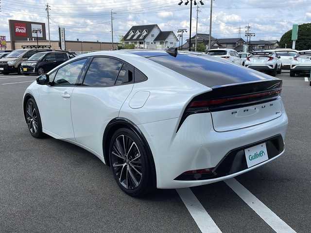 トヨタ プリウス Z 岐阜県 2023(令5)年 1.6万km プラチナホワイトパールマイカ 純正ディスプレイオーディオ/全方位カメラ　/ガラスルーフ　/ビルトインＥＴＣ２．０　/ドライブレコーダー/前後コーナーセンサー　/衝突軽減システム　/パーキングアシスト　/盗難防止装置　/レーンキープアシスト/クルーズコントロール　/レザーシート　/シートヒーター/エアシート/ＬＥＤヘッドライト/オートライト/オートハイビーム　/１００Ｖ電源