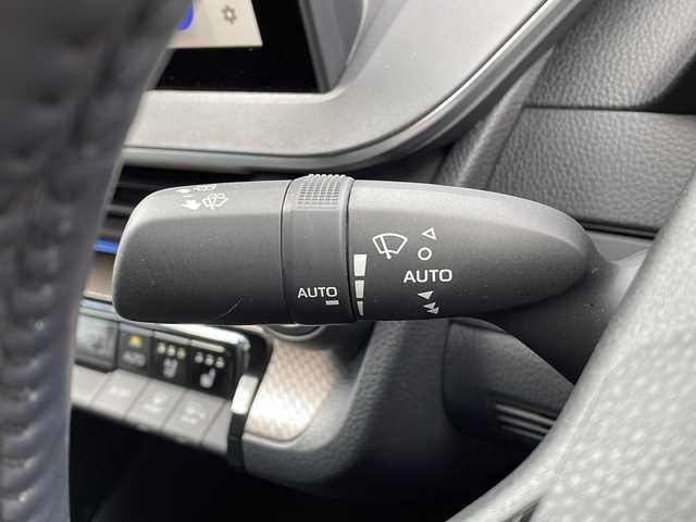 トヨタ プリウス Z 岐阜県 2023(令5)年 1.6万km プラチナホワイトパールマイカ 純正ディスプレイオーディオ/全方位カメラ　/ガラスルーフ　/ビルトインＥＴＣ２．０　/ドライブレコーダー/前後コーナーセンサー　/衝突軽減システム　/パーキングアシスト　/盗難防止装置　/レーンキープアシスト/クルーズコントロール　/レザーシート　/シートヒーター/エアシート/ＬＥＤヘッドライト/オートライト/オートハイビーム　/１００Ｖ電源