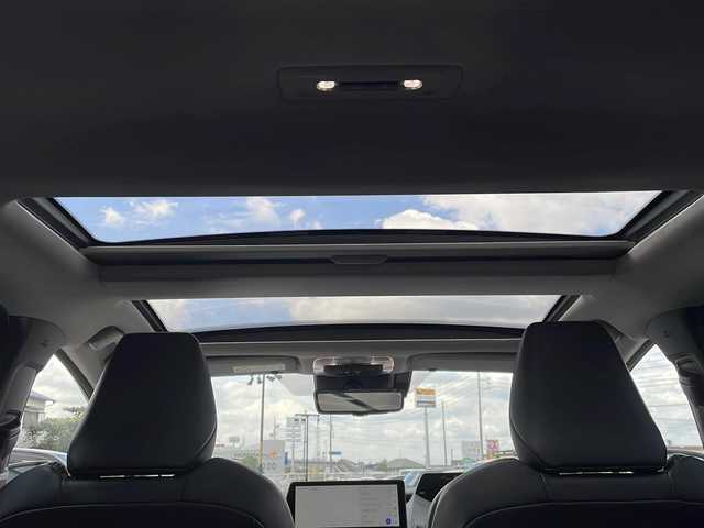 トヨタ プリウス Z 岐阜県 2023(令5)年 1.6万km プラチナホワイトパールマイカ 純正ディスプレイオーディオ/全方位カメラ　/ガラスルーフ　/ビルトインＥＴＣ２．０　/ドライブレコーダー/前後コーナーセンサー　/衝突軽減システム　/パーキングアシスト　/盗難防止装置　/レーンキープアシスト/クルーズコントロール　/レザーシート　/シートヒーター/エアシート/ＬＥＤヘッドライト/オートライト/オートハイビーム　/１００Ｖ電源