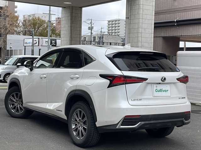 レクサス ＮＸ 300h Iパッケージ 島根県 2019(平31)年 6.4万km ソニッククォーツ ・４ＷＤ/・スカイルーフ/・レザーシート/・前後ドライブレコーダー/・ＥＴＣ２.０/・全周囲カメラ/・ステアリングスイッチ/・フルセグＴＶ/・ＡＭ／ＦＭ／ＣＤ／ＤＶＤ／ＢＴ／ＵＳＢ/・前席パワーシート/・メモリーシート(運転席)/・前席シートヒーター/・ステアリングヒーター/・衝突被害軽減ブレーキ/・車線逸脱警報/・横滑り防止機能/・ＢＳＭ/・追従型クルーズコントロール/・パワーバックドア/・電動パーキング/・オートブレーキホールド/・オートハイビーム/・純正ＡＷ/・スペアキー