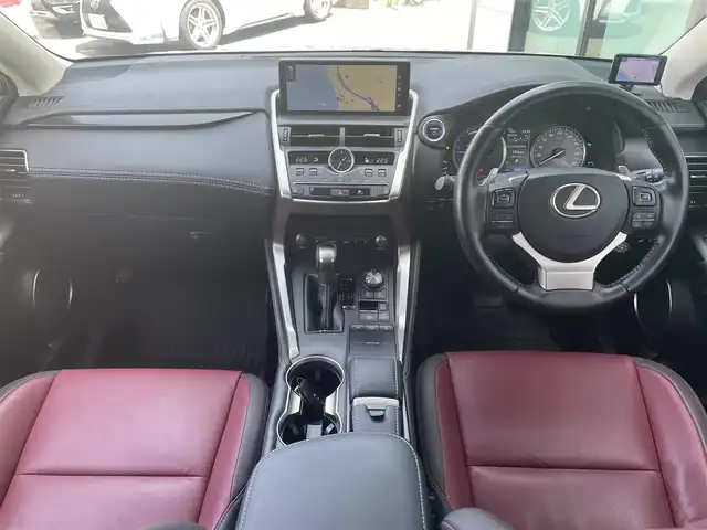 レクサス ＮＸ 300h Iパッケージ 島根県 2019(平31)年 6.4万km ソニッククォーツ ガラスルーフ/純正ナビ/CD/DVD/Blu-ray/DTV/Bluetooth/USB/パノラミックビューモニター/赤革シート/シートヒーター /パワーシート/メモリーシート /三眼LEDオートライト/オートハイビーム/ドライブレコーダー/ビルトインETC2.0/ステアリングスイッチ/ステアリングヒーター/スマートキー/プッシュスタート /純正アルミホイール/パワーバックドア