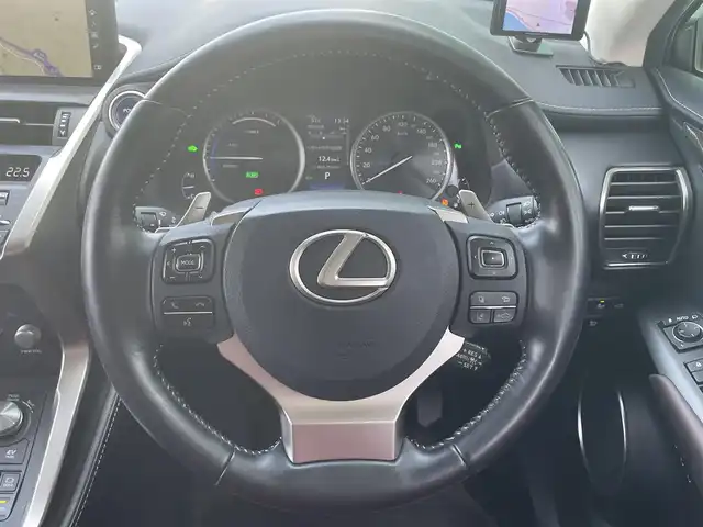 レクサス ＮＸ 300h Iパッケージ 島根県 2019(平31)年 6.4万km ソニッククォーツ ガラスルーフ/純正ナビ/CD/DVD/Blu-ray/DTV/Bluetooth/USB/パノラミックビューモニター/赤革シート/シートヒーター /パワーシート/メモリーシート /三眼LEDオートライト/オートハイビーム/ドライブレコーダー/ビルトインETC2.0/ステアリングスイッチ/ステアリングヒーター/スマートキー/プッシュスタート /純正アルミホイール/パワーバックドア