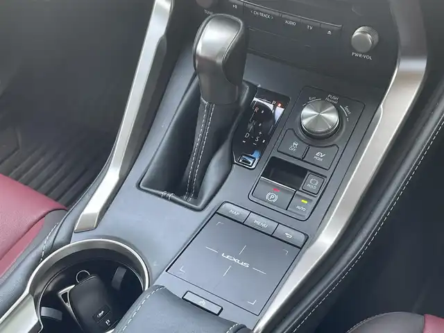 レクサス ＮＸ 300h Iパッケージ 島根県 2019(平31)年 6.4万km ソニッククォーツ ガラスルーフ/純正ナビ/CD/DVD/Blu-ray/DTV/Bluetooth/USB/パノラミックビューモニター/赤革シート/シートヒーター /パワーシート/メモリーシート /三眼LEDオートライト/オートハイビーム/ドライブレコーダー/ビルトインETC2.0/ステアリングスイッチ/ステアリングヒーター/スマートキー/プッシュスタート /純正アルミホイール/パワーバックドア