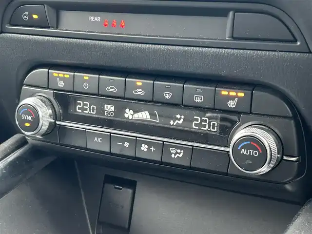 マツダ ＣＸ－５ XD スポーツアピアランス 滋賀県 2022(令4)年 6.3万km ジェットブラックマイカ ディーゼル/4WD(F4)/6速AT/電動スライドガラスサンルーフ/BOSEサウンド/10.25インチ純正ナビ/(FM/AM/フルセグ/Bluetooth)/３６０°ビュー・モニター/バックカメラ/ETC/ワイヤレス充電/プリクラッシュブレーキアシスト	/ブラインドスポットモニタリング（ＢＳＭ）/リアクロストラフィックアラート（ＲＣＴＡ）/レーンキープアシスト	/レーダークルーズコントロール/標識検知機能/運転席・助手席シートヒーター/シートメモリー/アイドリングストップ	/電動格納ミラー/電動リアゲート/電動パーキング/ブレーキホールド/革巻きステアリング/ステアリングスイッチ/ステアリングヒーター/パドルシフト/ヘッドアップディスプレイ/オートライト/LEDヘッドライト/フロントフォグ/自動防眩ミラー/フルオートエアコン/プッシュスタート/スマートキー/純正フロアマット/トノカバー