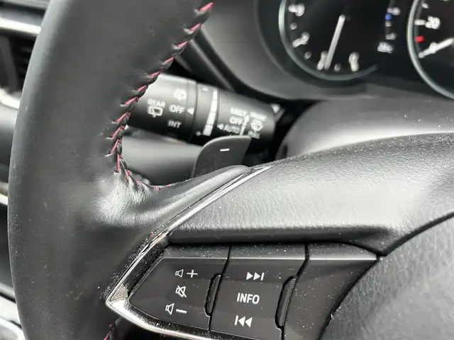 マツダ ＣＸ－５ XD スポーツアピアランス 滋賀県 2022(令4)年 6.3万km ジェットブラックマイカ ディーゼル/4WD(F4)/6速AT/電動スライドガラスサンルーフ/BOSEサウンド/10.25インチ純正ナビ/(FM/AM/フルセグ/Bluetooth)/３６０°ビュー・モニター/バックカメラ/ETC/ワイヤレス充電/プリクラッシュブレーキアシスト	/ブラインドスポットモニタリング（ＢＳＭ）/リアクロストラフィックアラート（ＲＣＴＡ）/レーンキープアシスト	/レーダークルーズコントロール/標識検知機能/運転席・助手席シートヒーター/シートメモリー/アイドリングストップ	/電動格納ミラー/電動リアゲート/電動パーキング/ブレーキホールド/革巻きステアリング/ステアリングスイッチ/ステアリングヒーター/パドルシフト/ヘッドアップディスプレイ/オートライト/LEDヘッドライト/フロントフォグ/自動防眩ミラー/フルオートエアコン/プッシュスタート/スマートキー/純正フロアマット/トノカバー