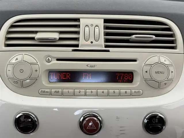 フィアット ５００ 1．4 16V ポップ 愛知県 2008(平20)年 10.4万km 白 純正オーディオ/CDプレイヤー/純正フロアマット/ハロゲンヘッドライト/フロントフォグランプ/パワーステアリング/パワーウィンドウ/ABS/エアバッグ（W/サイド/カーテン）/取扱説明書/保証書/リモコンキー