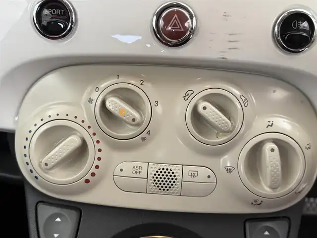 フィアット ５００ 1．4 16V ポップ 愛知県 2008(平20)年 10.4万km 白 純正オーディオ/CDプレイヤー/純正フロアマット/ハロゲンヘッドライト/フロントフォグランプ/パワーステアリング/パワーウィンドウ/ABS/エアバッグ（W/サイド/カーテン）/取扱説明書/保証書/リモコンキー