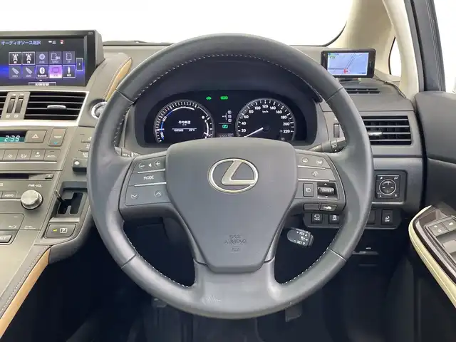 レクサス ＨＳ 250h バージョンC 栃木県 2016(平28)年 3万km ソニッククォーツ 純正ナビ/(CD/DVD/フルセグTV/Bluetooth/MSV/SD/AUX)/禁煙車/バックカメラ/フロントカメラ/本革シート/前後コーナーセンサー/ビルトインETC/パワーシート/シートヒーター/オートライト/HIDヘッドライト/横滑り防止装置/フォグランプ/スマートキー/プッシュスタート/ステアリングスイッチ/革巻きステアリング/ウィンカーミラー/電動格納ミラー/純正18インチアルミホイール/純正フロアマット/レーダーsupercat/＊シフトノブ欠品